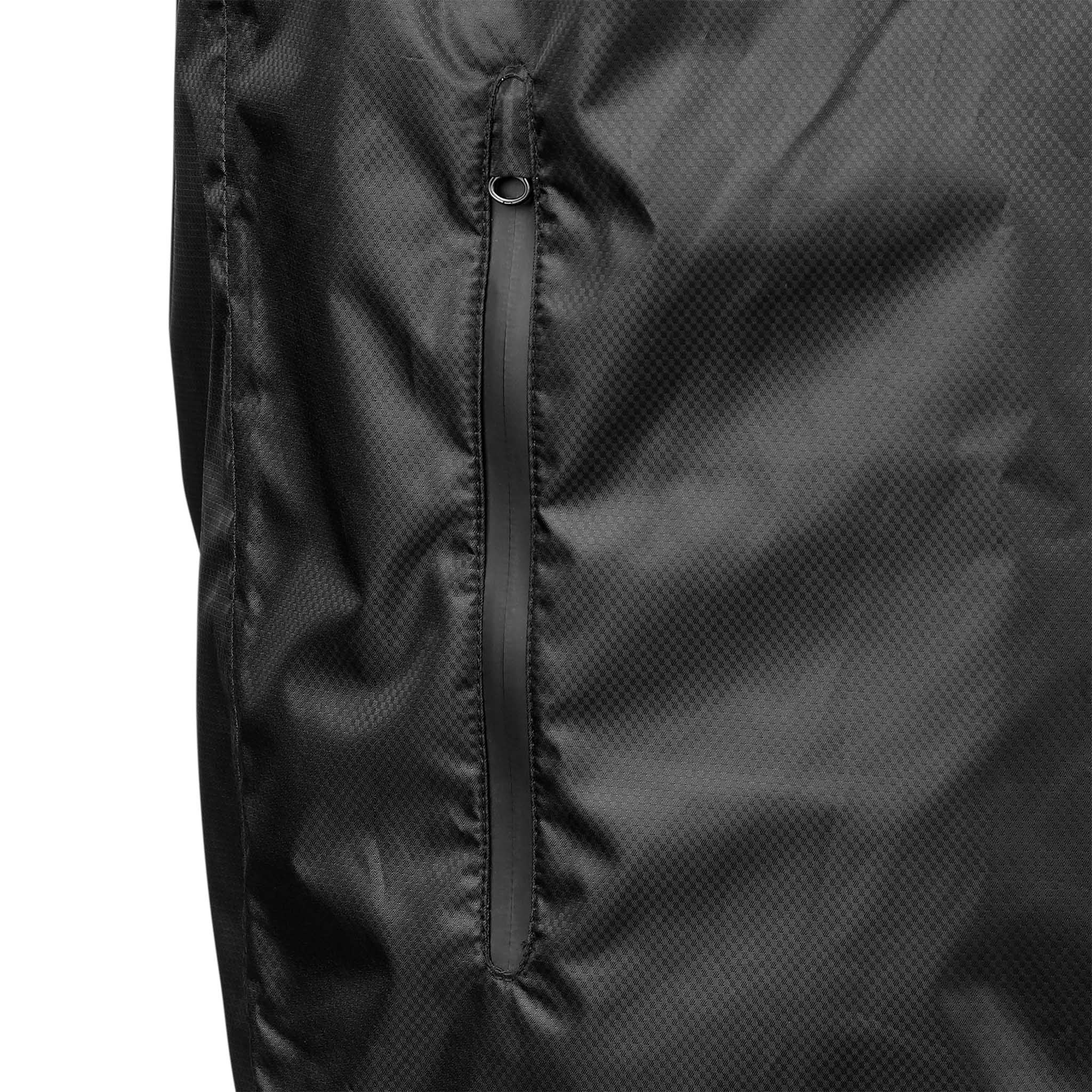 Närbild av svart All-weather jacket Monaco v24, Match & Training wear, visar dragkedjeficka.