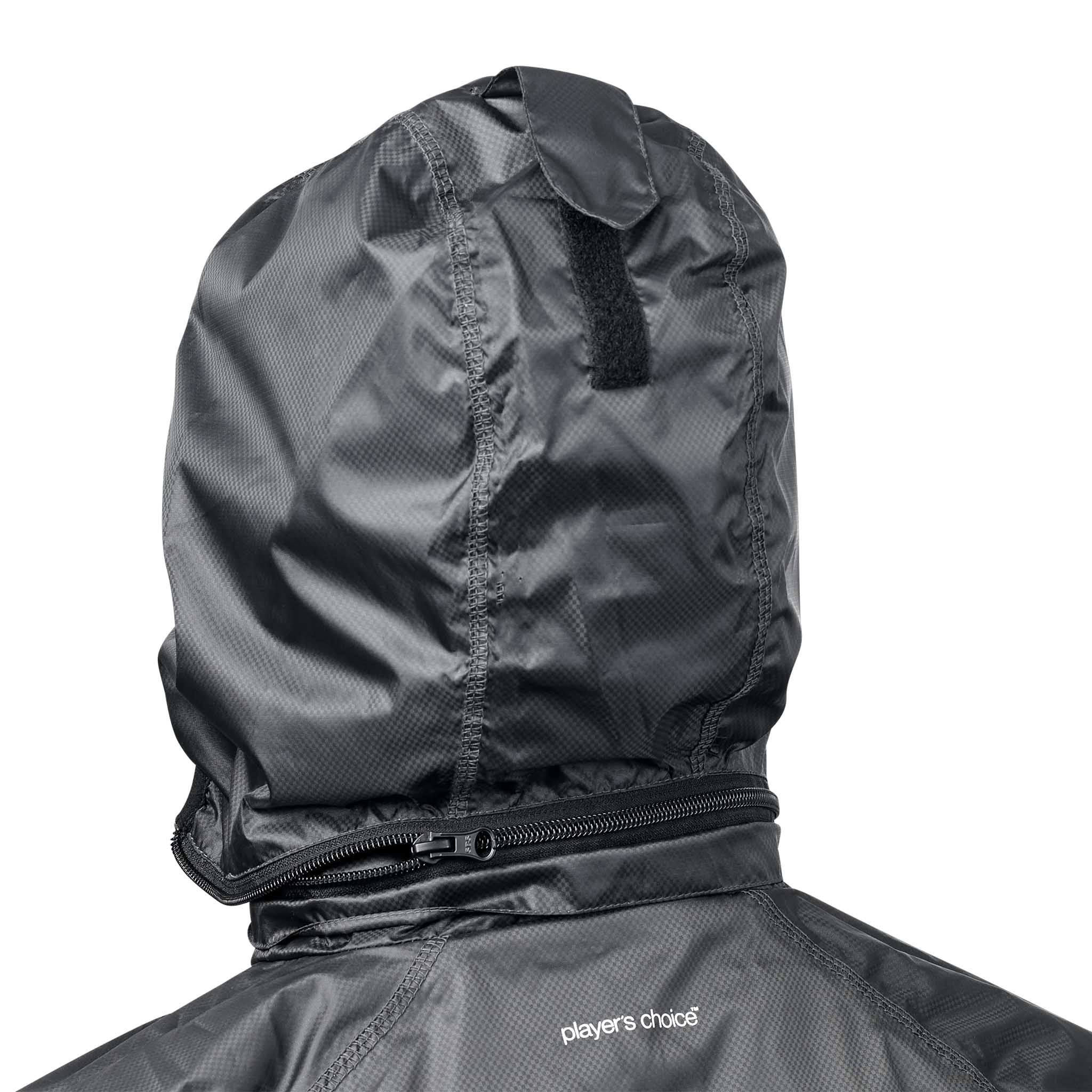 Närbild av grå All-weather jacket Monaco v24 huva och blixtlåsdetalj, Match & Training-kläder.