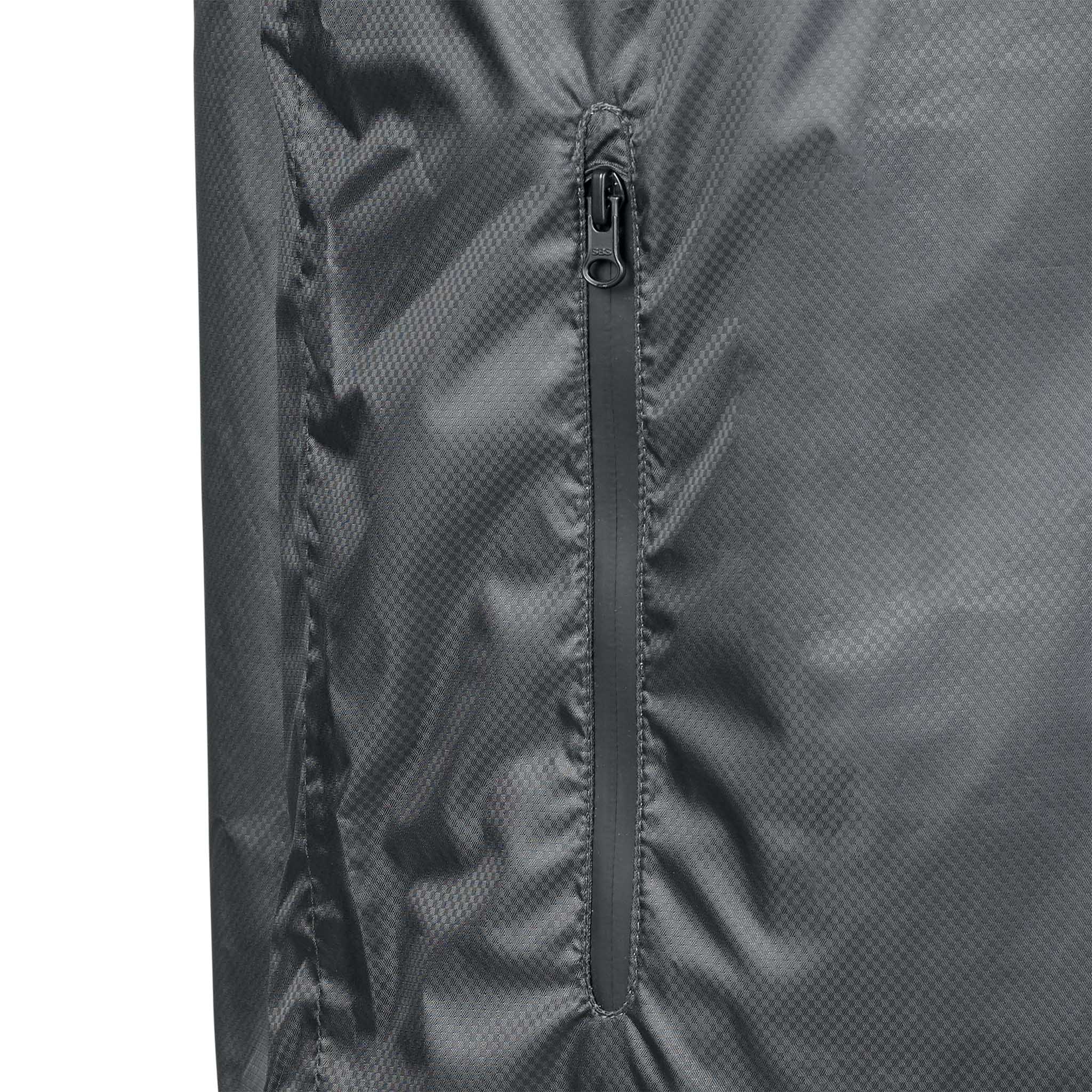 Närbild av grå All-weather jacket Monaco v24, Match- & träningskläder, med dragkedjedetalj och strukturerat tyg.