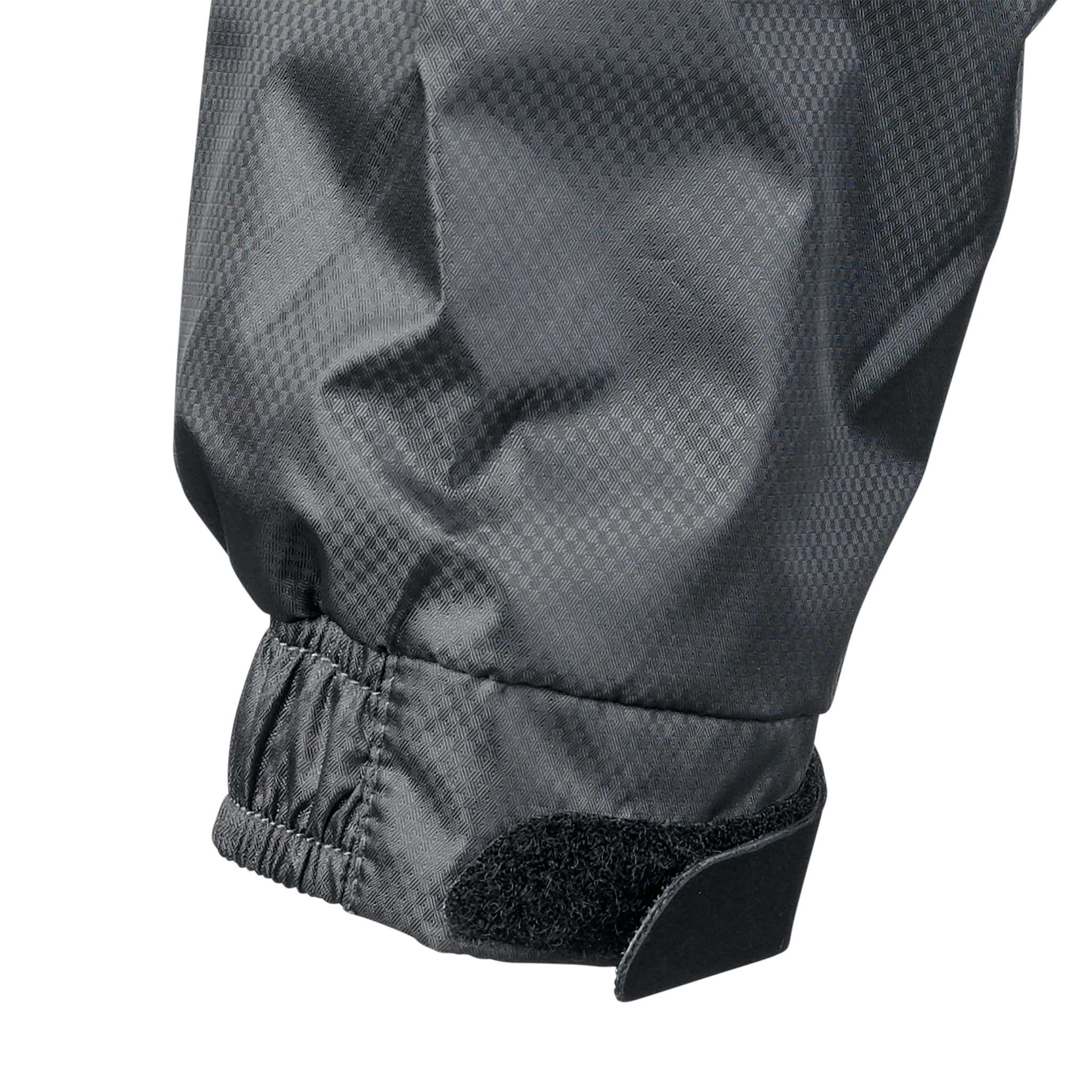 Närbild av grå All-weather jacket Monaco v24 manschett med resår och kardborrband, Match & Training wear.