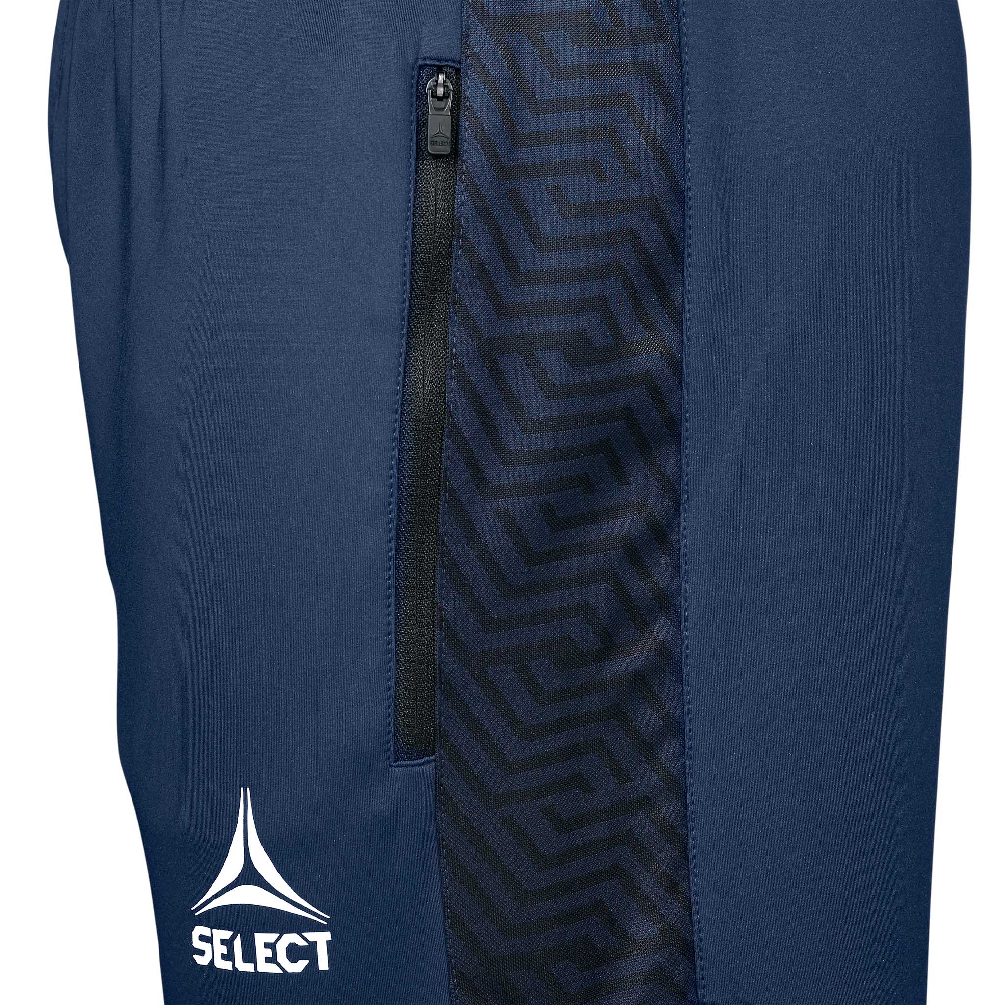 Närbild av marinblå Training pants Regular Fit Monaco v24, match- och träningskläder, med dragkedjeficka, geometriskt mönster och vit logga