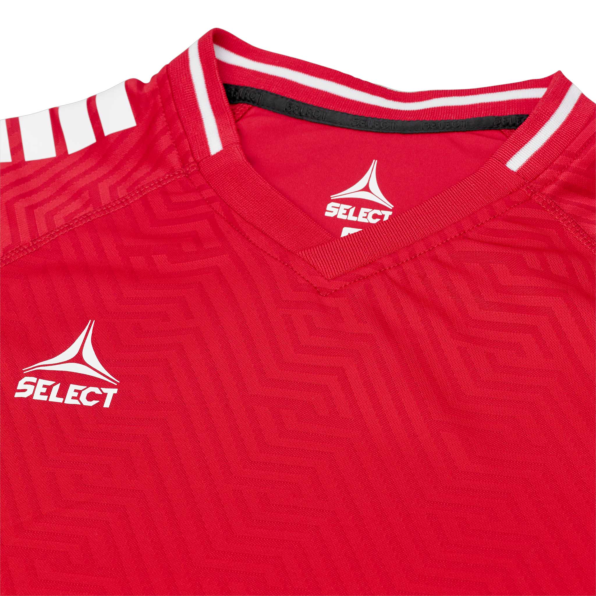 Närbild av röd Player shirt S/S Monaco v24, Match & Training wear, vit V-ringning och logga, fotboll