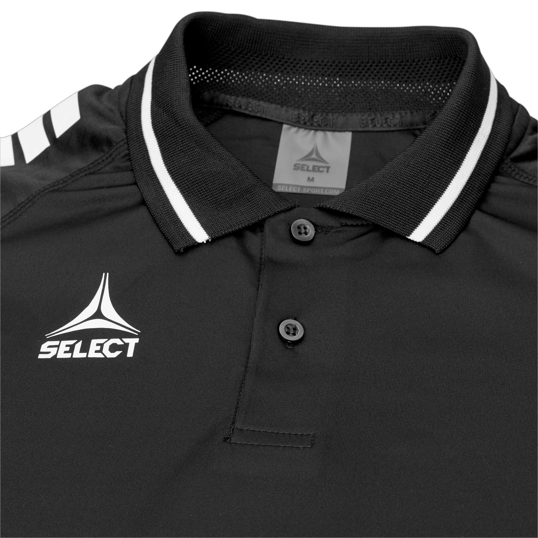 Närbild av svart Technical Polo Monaco v24 fritidskläder med vit logga, krage och knäppning.