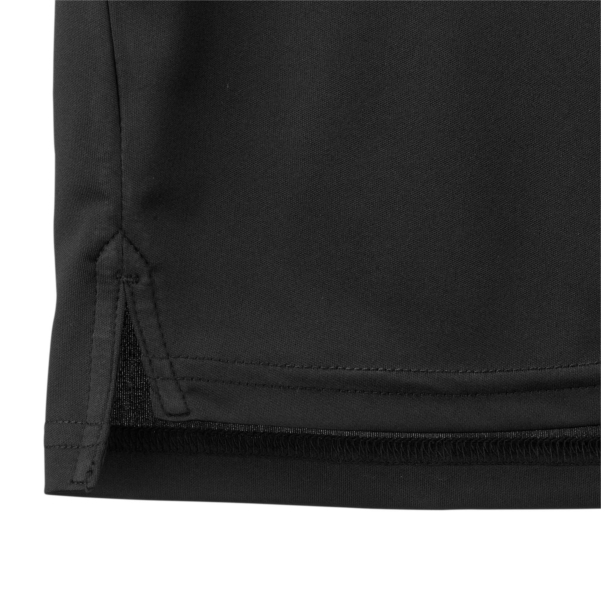 Närbild av svart Technical Polo Monaco v24 fritidsklädsel, som visar sidofåll med sydd detalj.