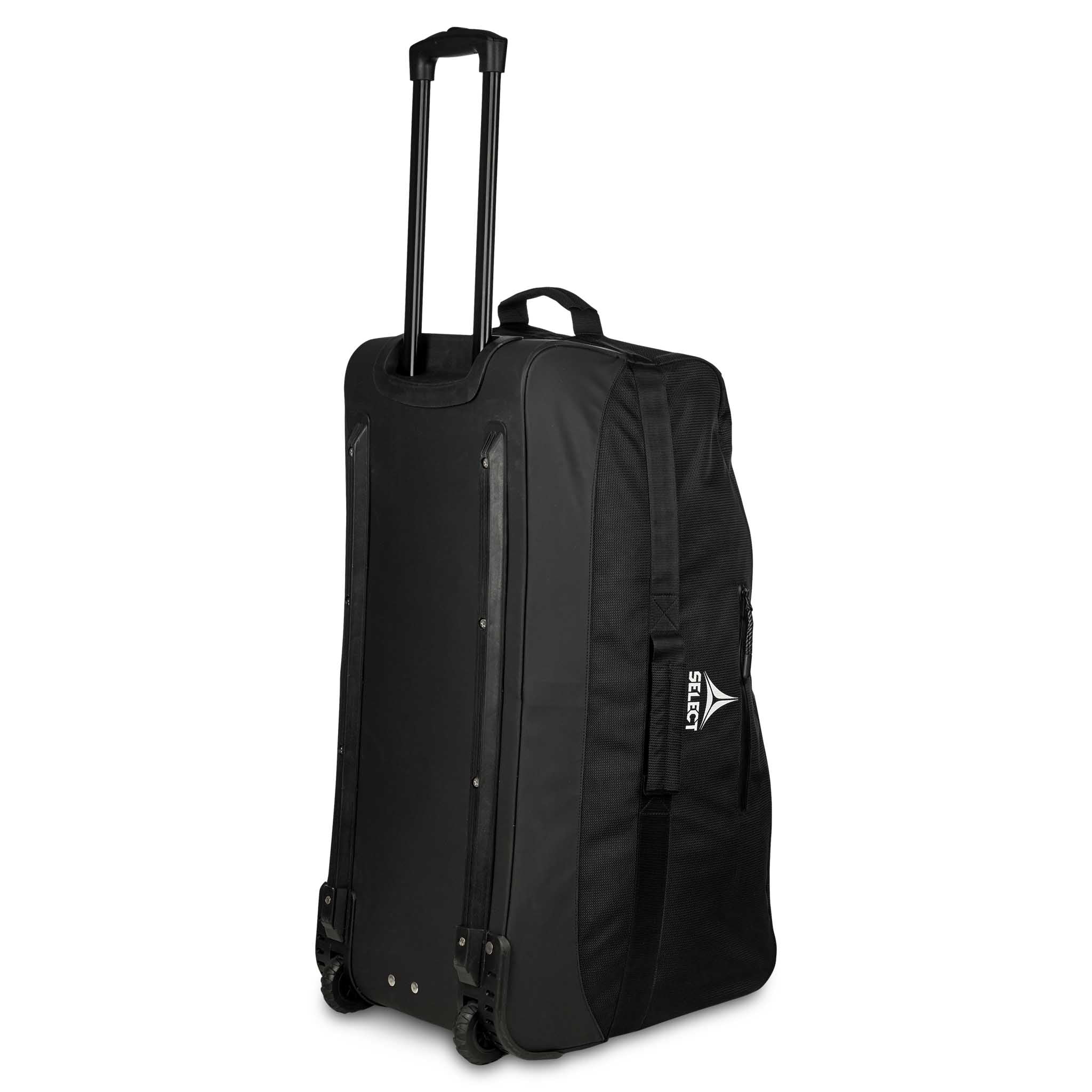 Svart Teambag Trolley v25 sportväska, sedd från baksidan med utdraget handtag och hjul.