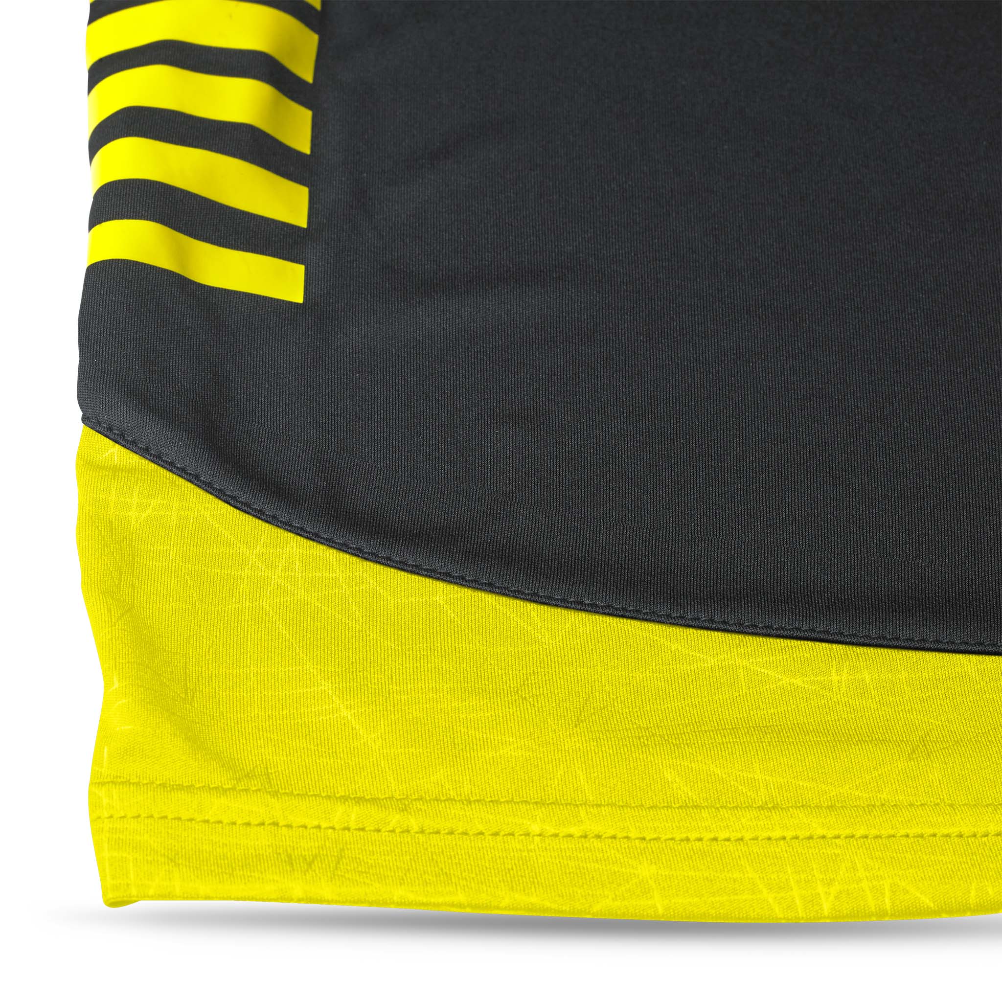 Närbild av Player shorts Spain v25, Match & Training wear, svart med gula ränder och strukturerad panel.