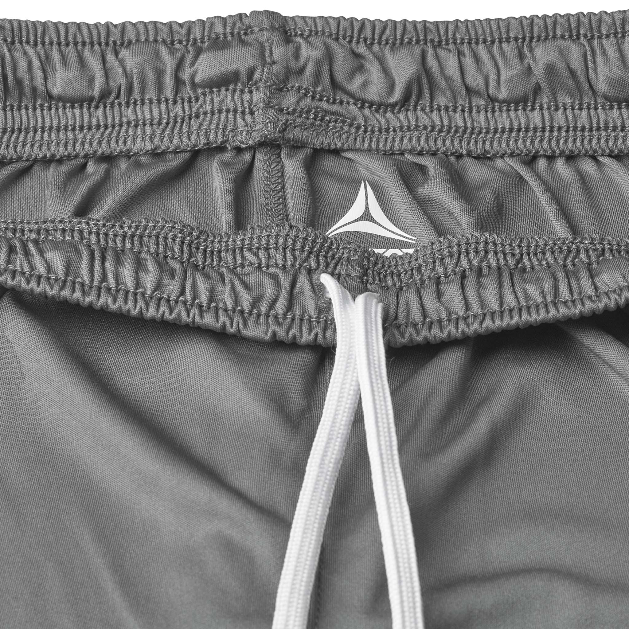 Närbild av grå Player shorts Spain v25, Match & Training wear, vitt dragsnöre och logga på midjeband