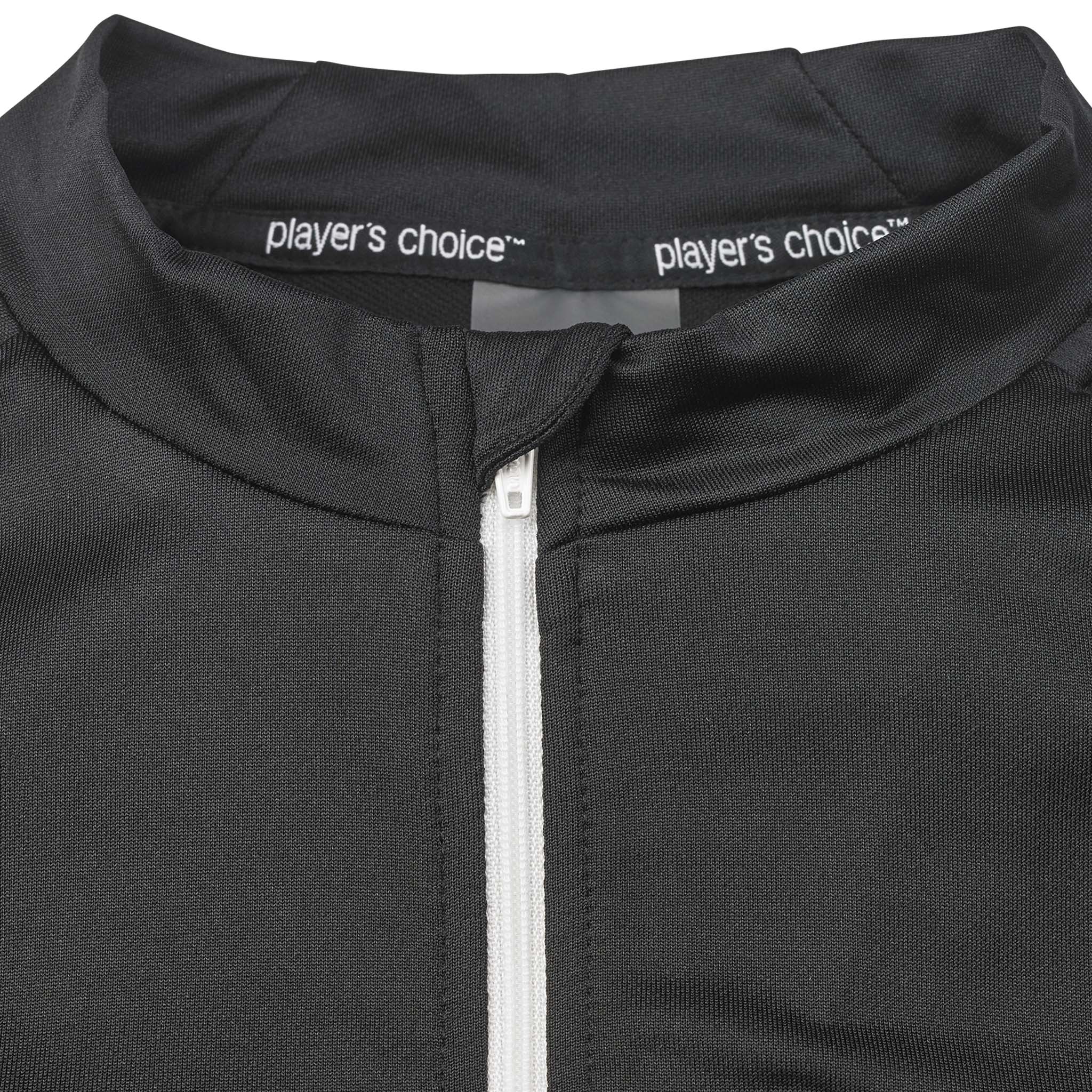 Närbild av svart Training sweat 1/2 zip Spain v25, vit dragkedja och text i krage, Match & Training wear