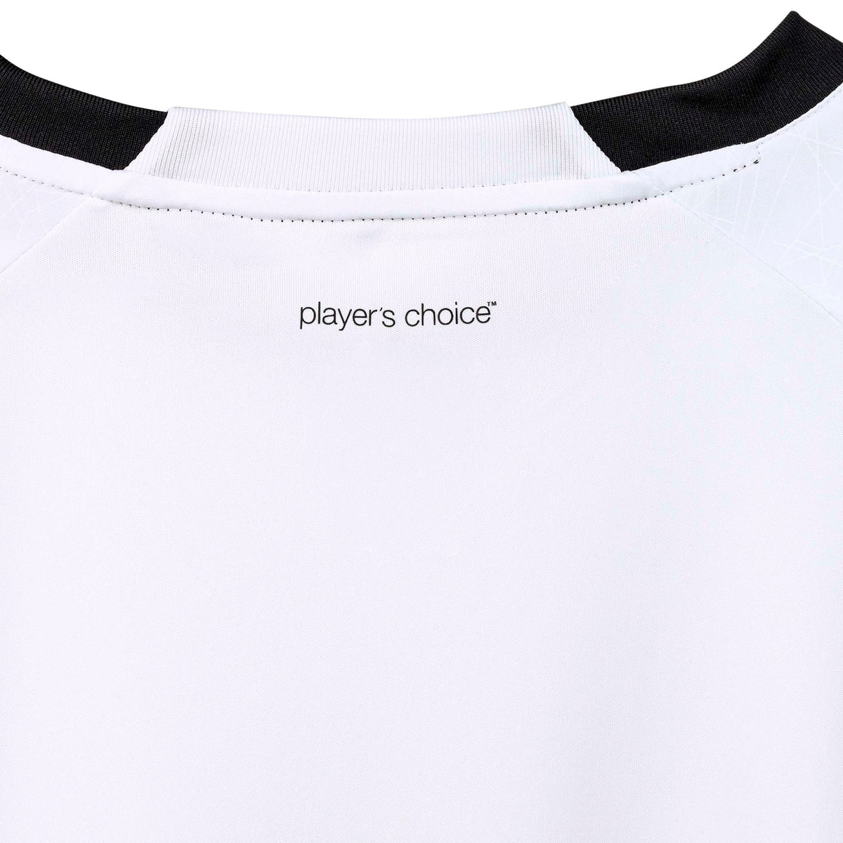 Närbild av vit Player shirt S/S Spain woman v25, Match & Training wear, svart krage, 'player's choice'-text