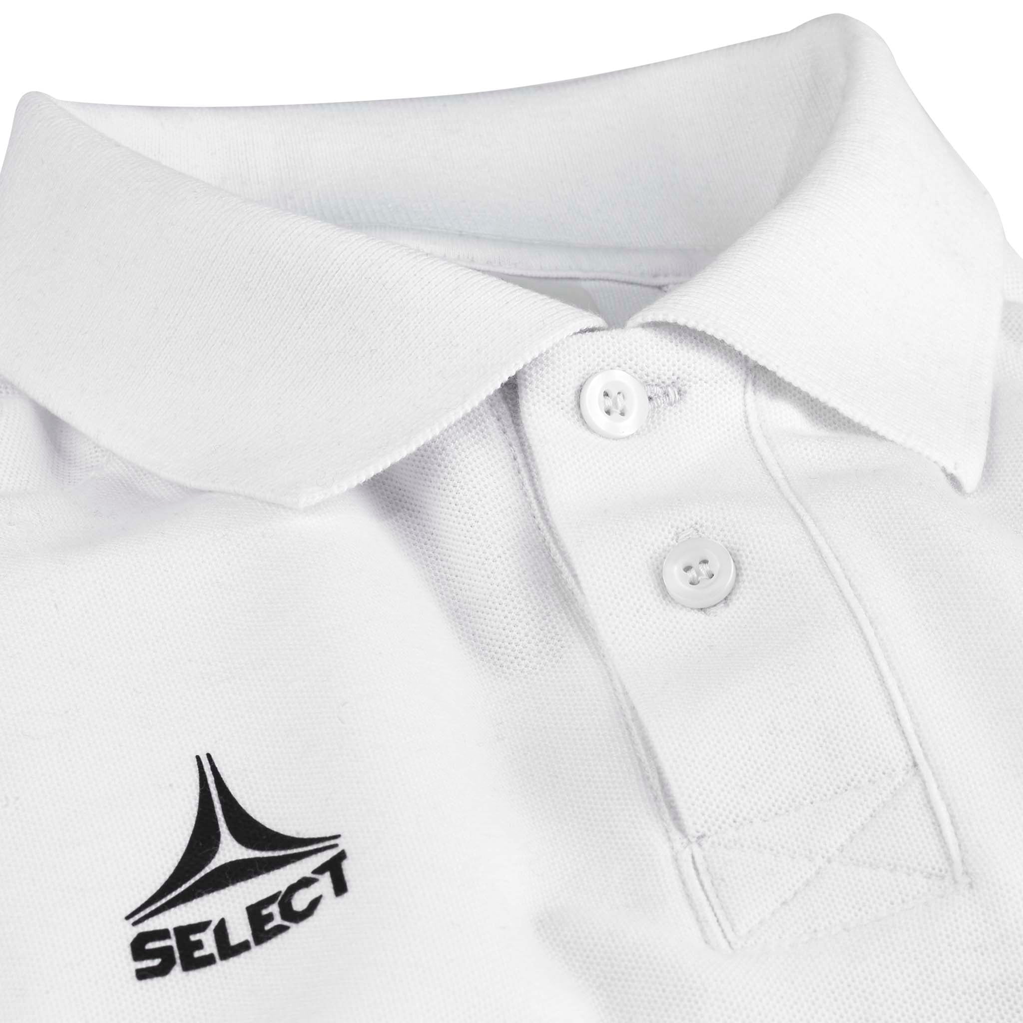 Närbild av vit Polo t-shirt Oxford v25, fritidskläder, med krage, knappar och Select-logga.