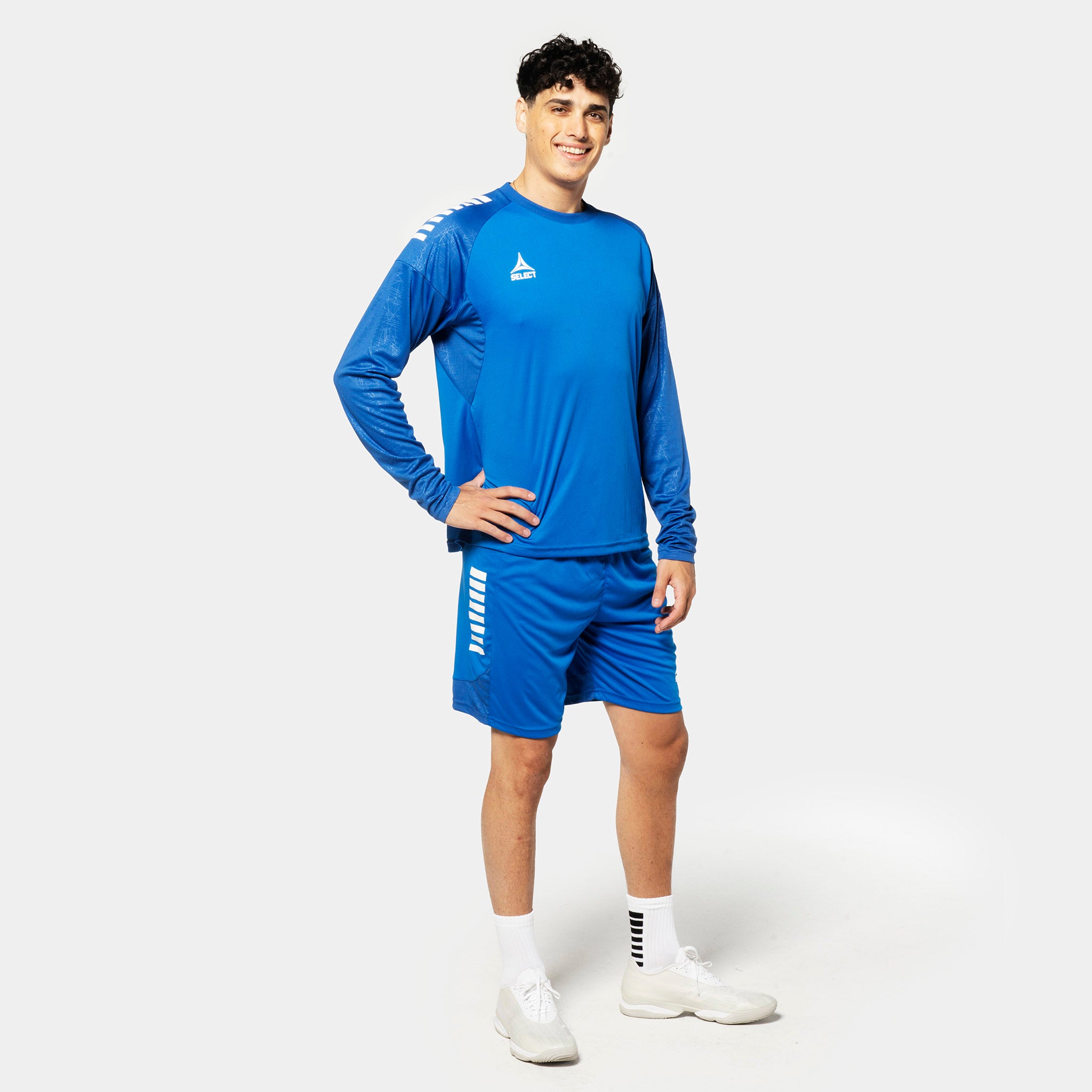 Manlig fotbollsspelare i blå och vit Player shirt L/S Spain v25, Match & Training wear.