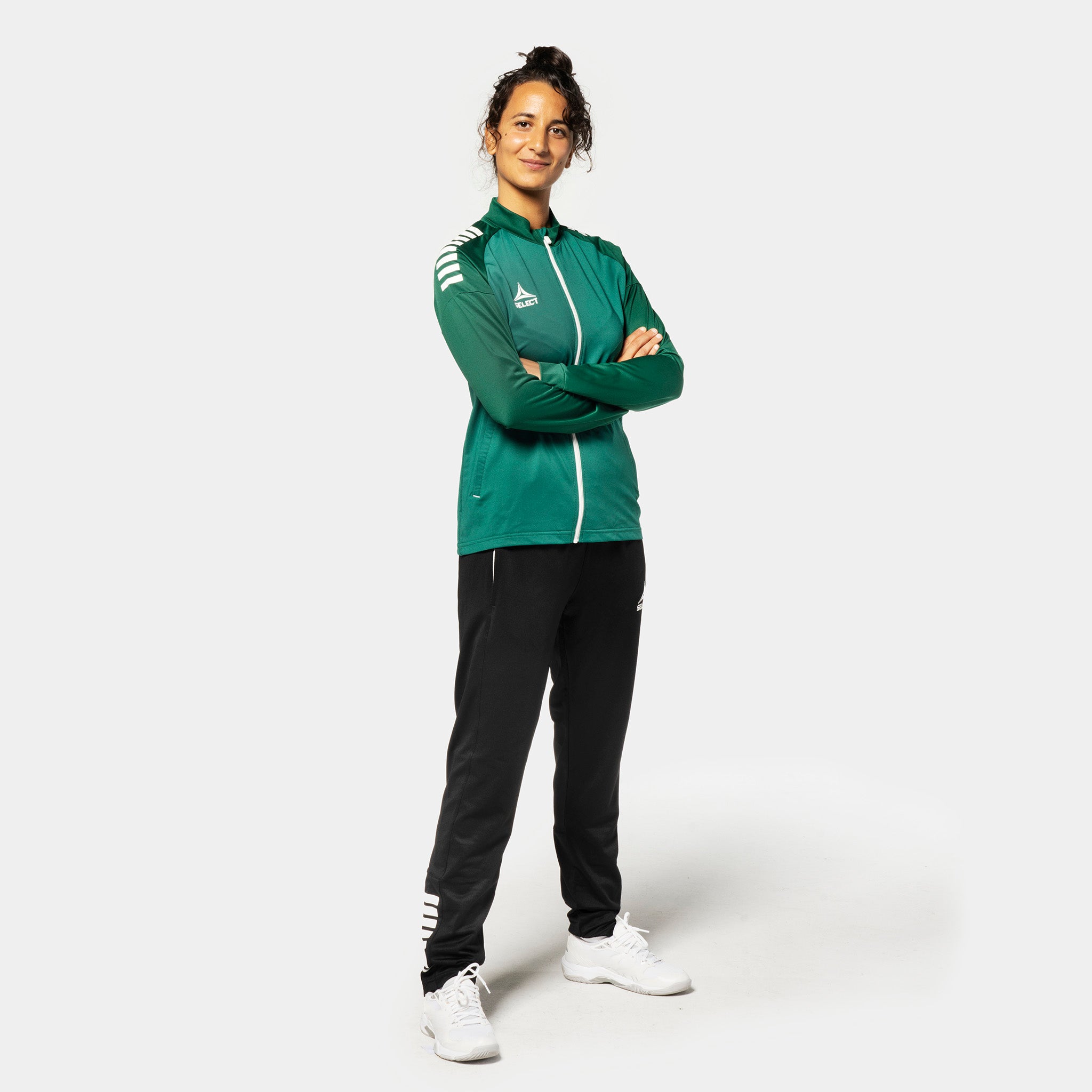 Grön och vit Training zip jacket Spain woman v25, Match & Training wear, buren av en kvinnlig fotbollsspelare
