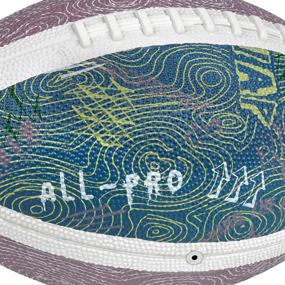Nærbillede af American football v26, Andre bolde. Blå, lilla, hvid med "All-Pro"-tekst og hvirvelmønstre.