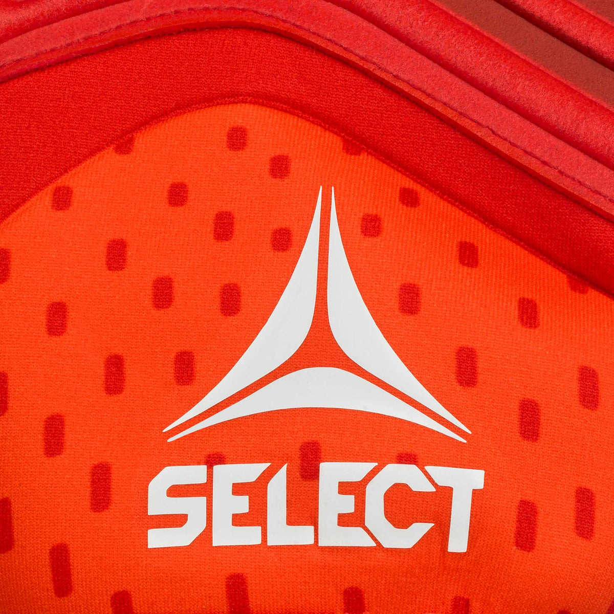 Nærbillede af røde GK gloves 55 Extra Force v26 målmandshandsker med hvidt Select-logo og struktureret bagside.