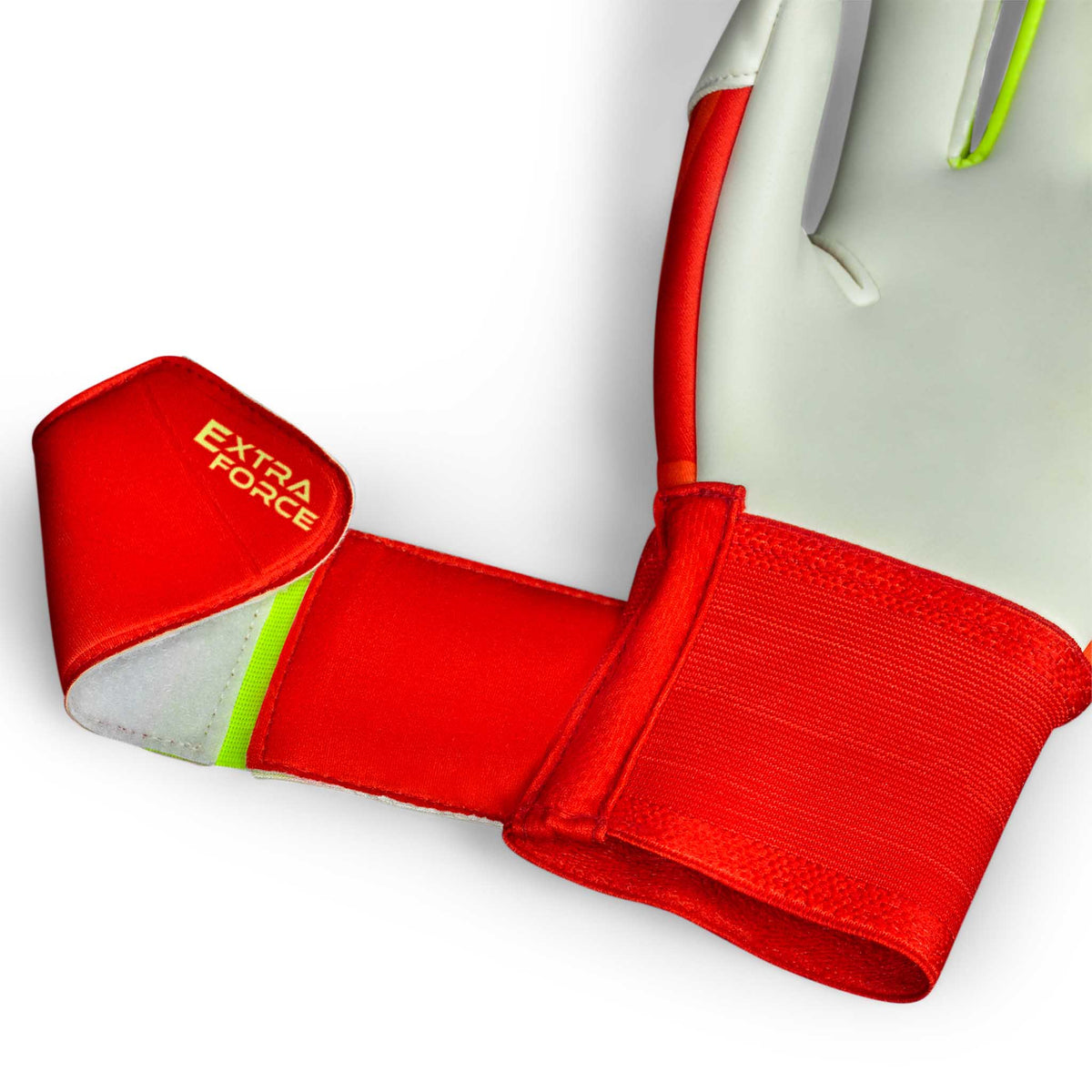 Nærbillede af GK gloves 55 Extra Force v26 målmandshandsker med rød håndledsrem og hvide og grønne detaljer