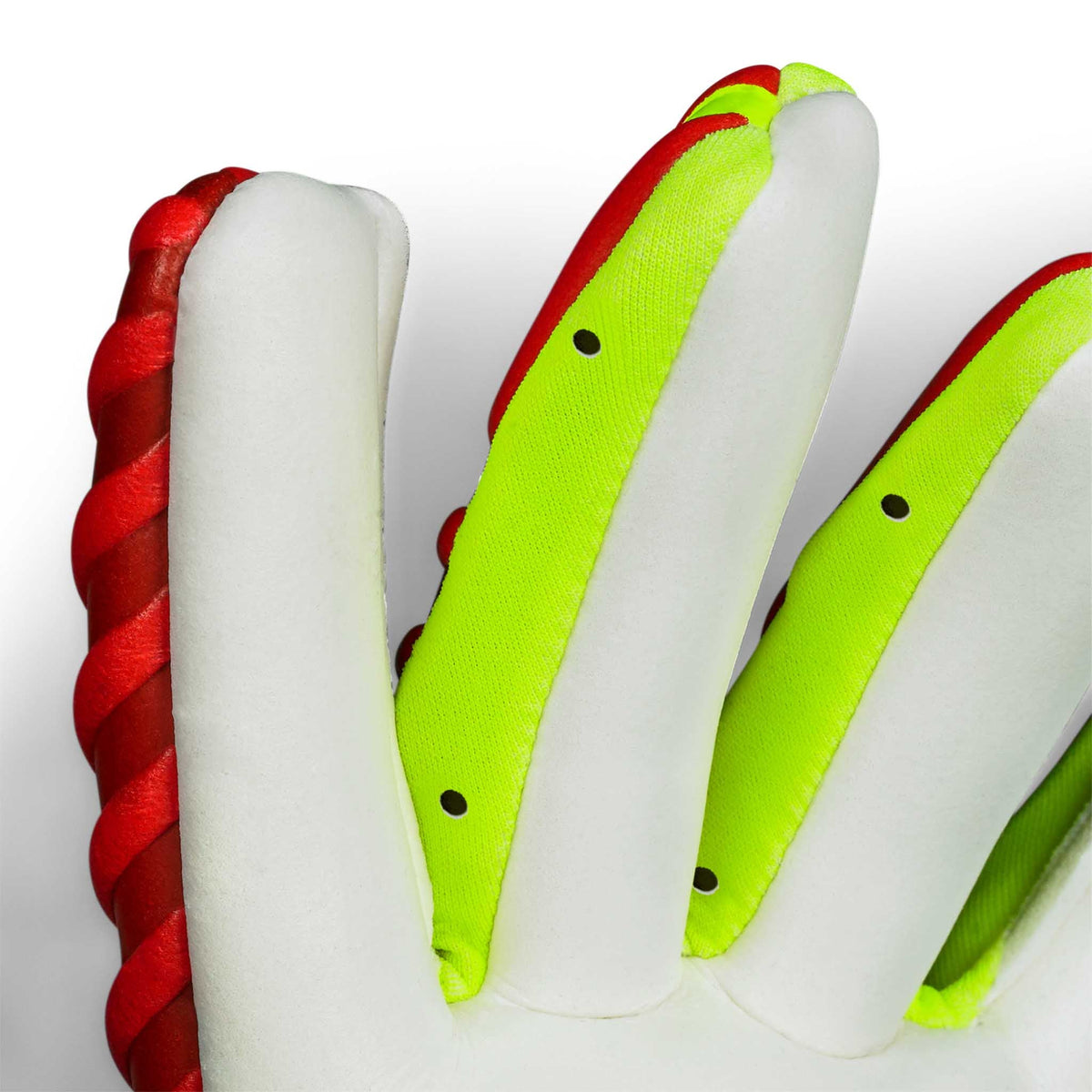 Nærbillede af GK gloves 55 Extra Force v26 målmandshandsker med hvide, røde og neongule fingre.