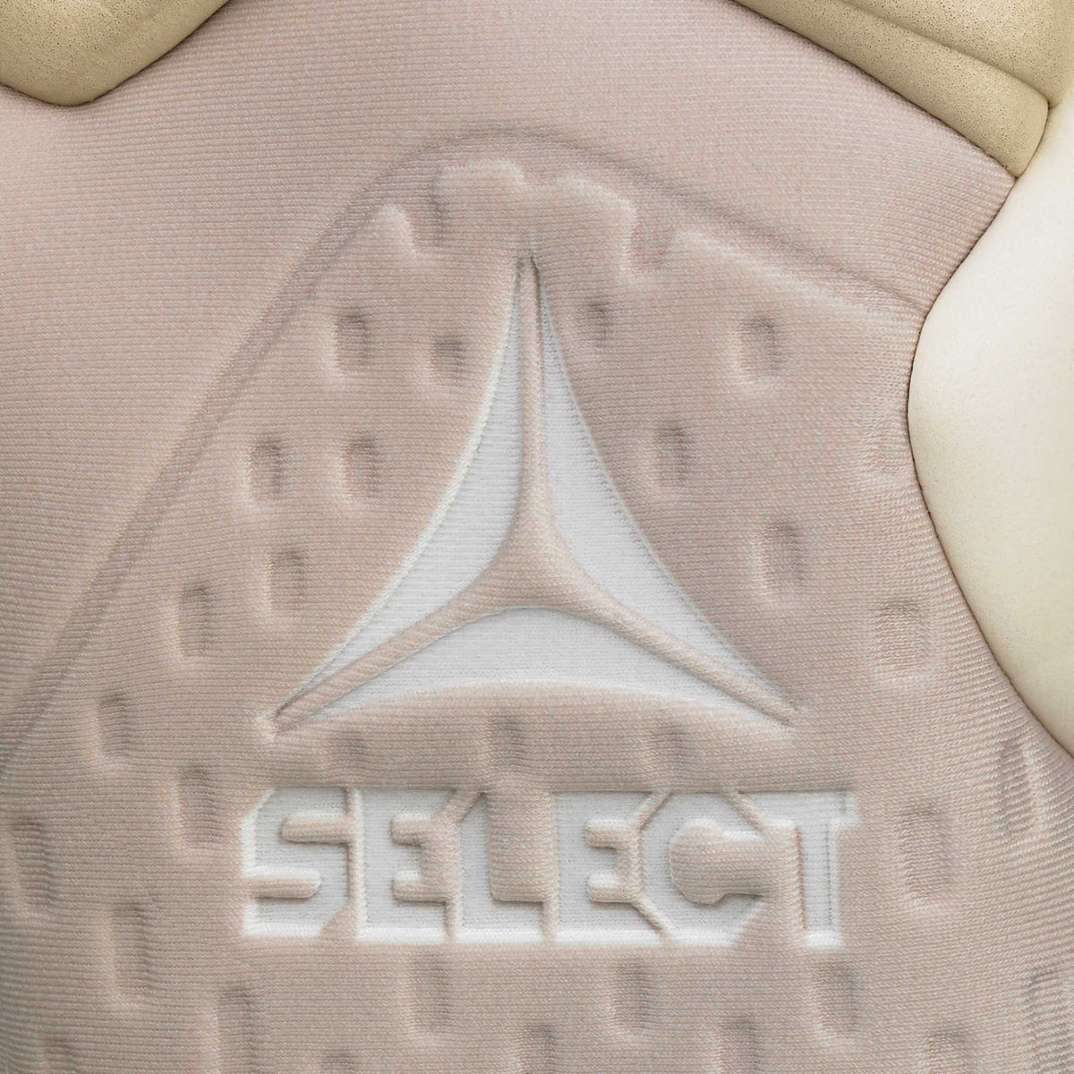 Nærbillede af sort-beige 88 Pro Grip v26 målmandshandsker med præget logo