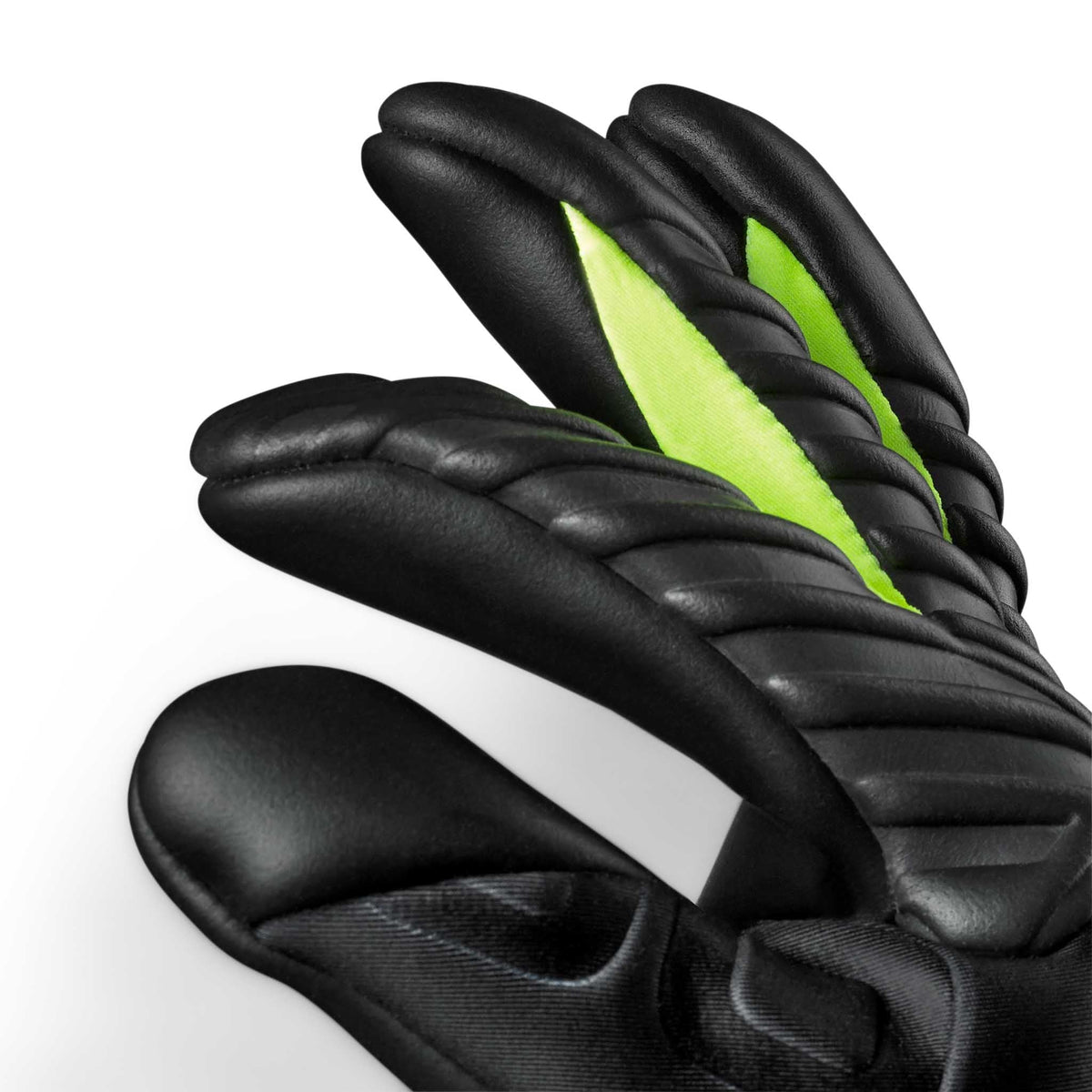 Nærbillede set fra højre af GK Gloves 90 Flexi Pro v26 målmandshandsker i sort med grønne detaljer