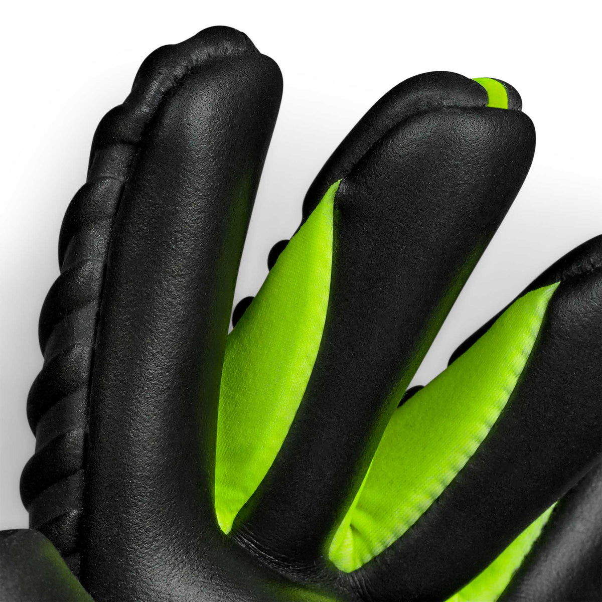 Nærbillede af GK gloves 90 Kids v26 målmandshandsker med sorte fingre og grønne sidepaneler