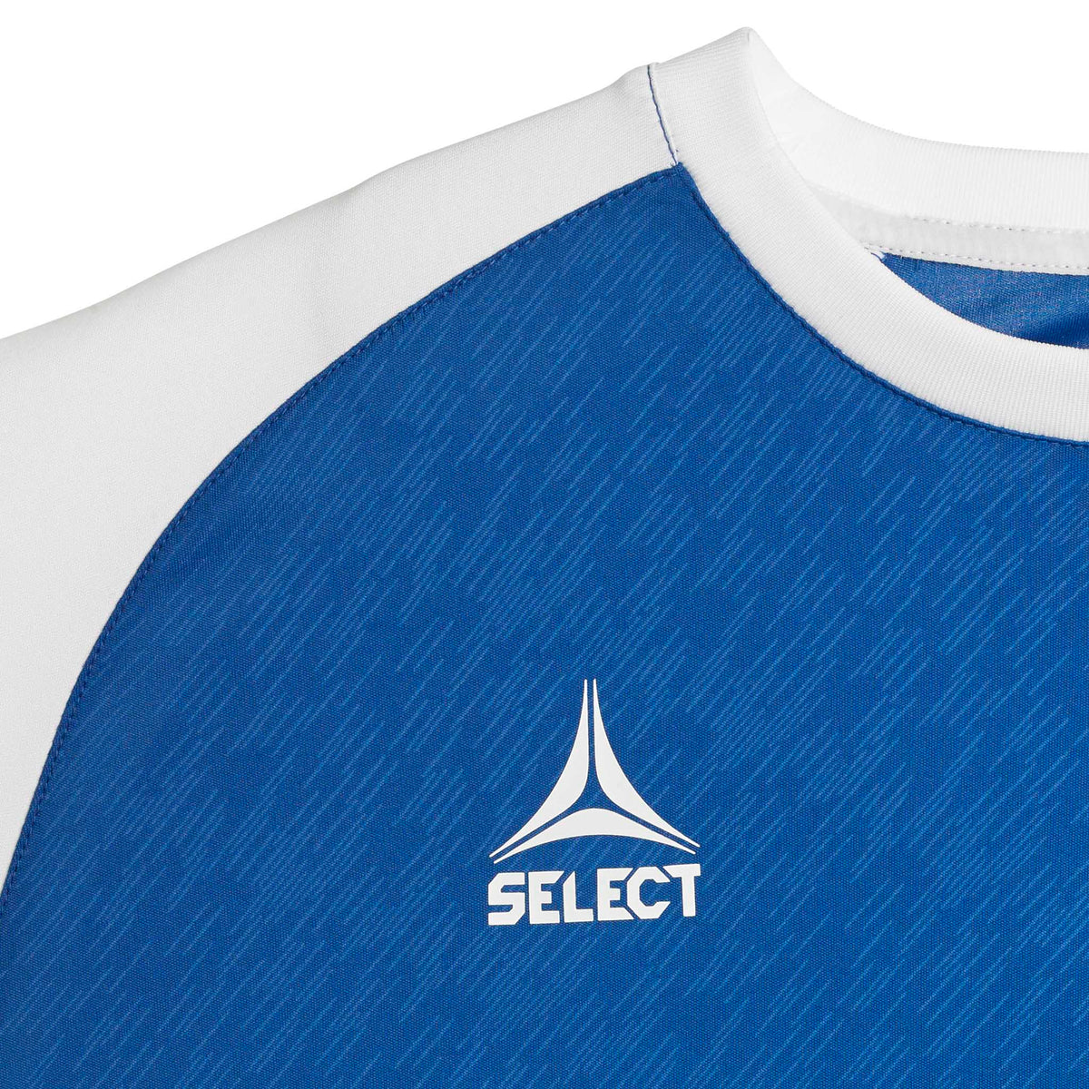 Nærbillede af blå og hvid Player shirt S/S Pisa X, Match & Training wear, med hvidt Select-logo foran