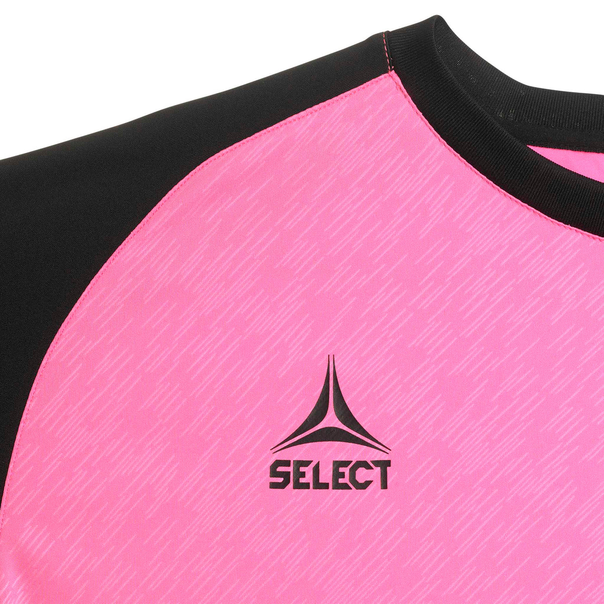 Nærbillede af Player shirt S/S Pisa X, Kamp- & træningstøj, i pink med sorte skuldre og fodboldlogo