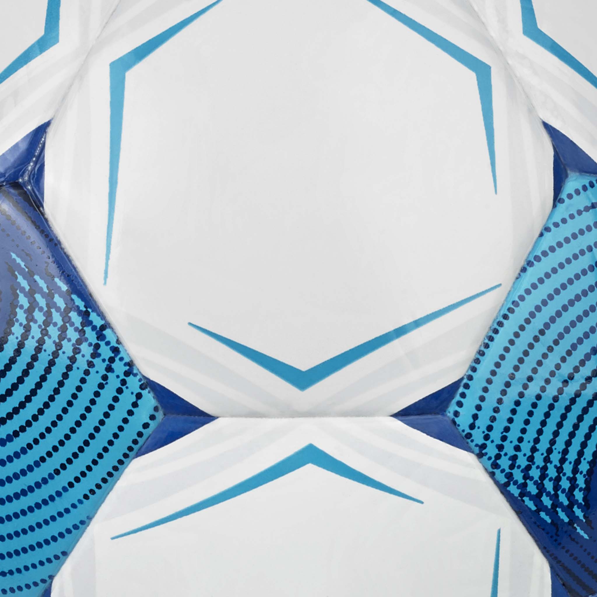 Nærbillede af Future Light v26 fodbold, hvid med blå detaljer og prikket tekstur