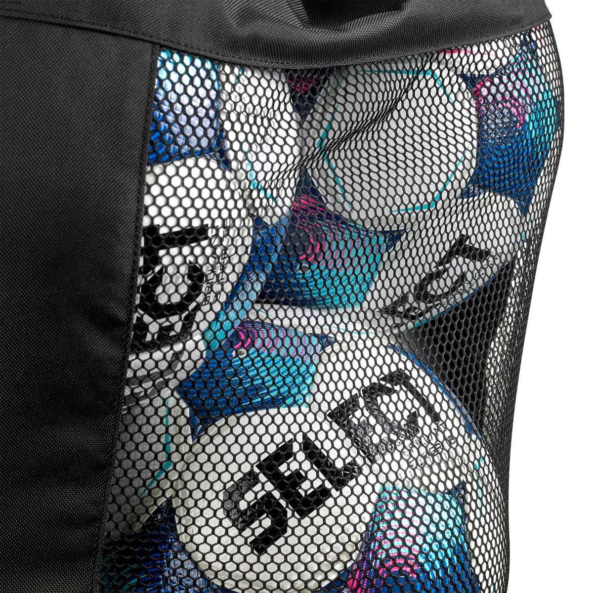 Nærbillede af sort Football bag Select 18-20 balls v26 net-side med blå og lyserøde bolde indeni. Sportstasker.