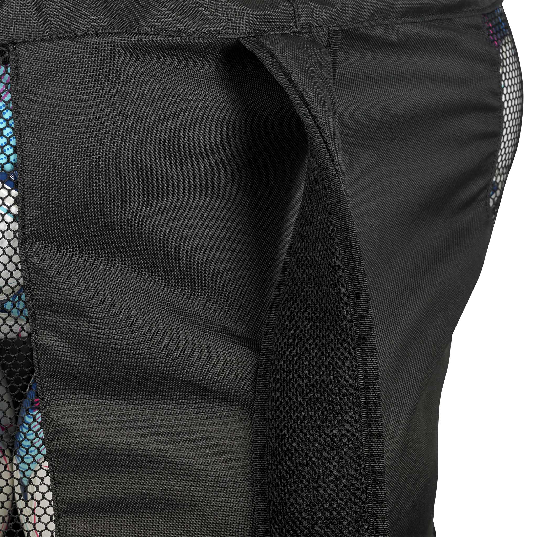 Nærbillede af sort Football bag Select 18-20 balls v26 fra Sportstasker, med mesh-sidepanel og polstret rem.