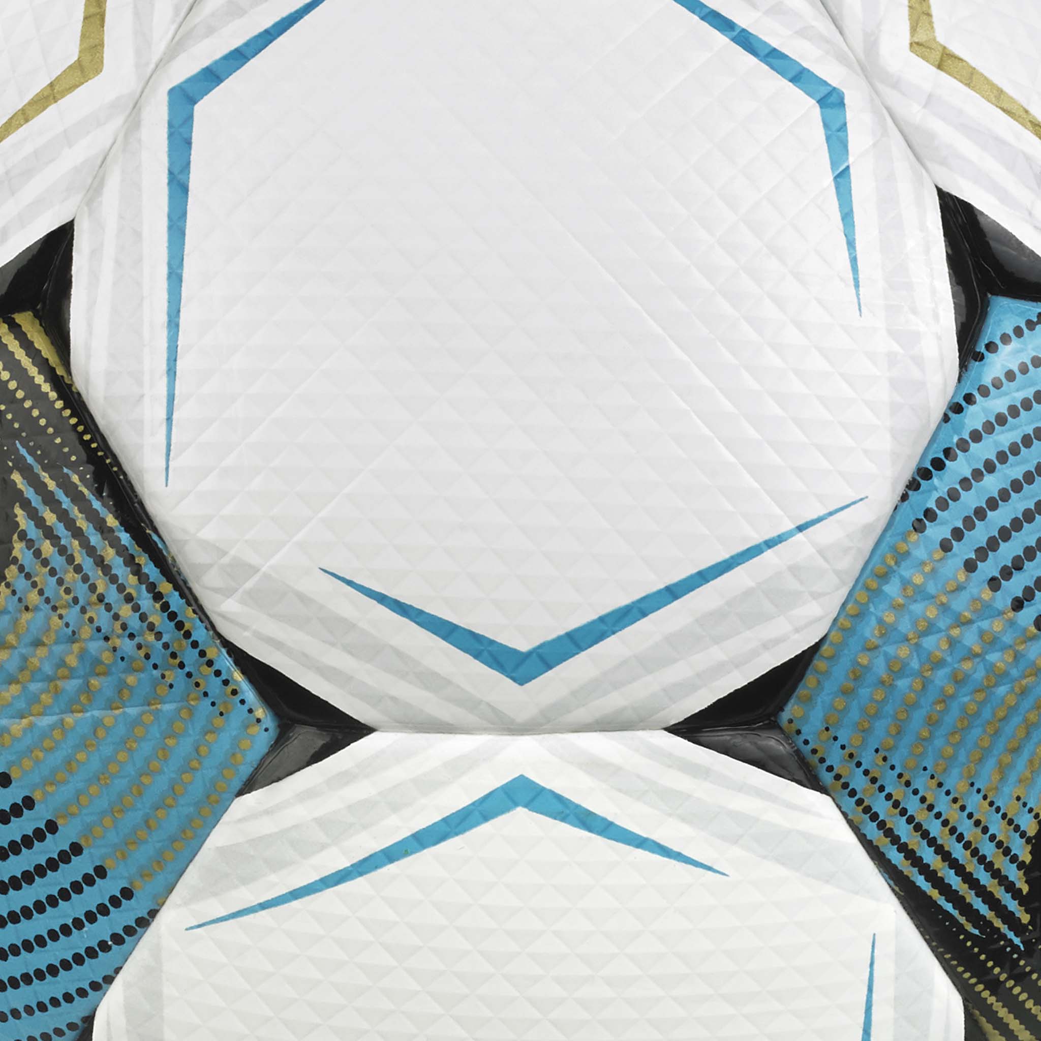 Närbild av Numero 10 v26 fotboll med vita paneler och blå, svarta och guldfärgade detaljer