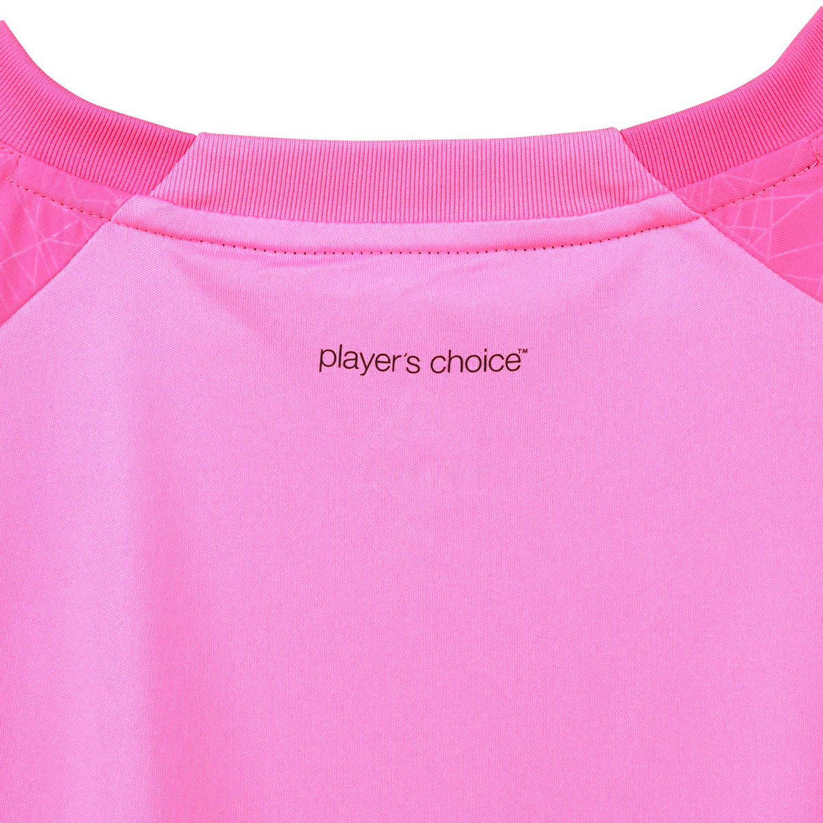 Närbild av rosa Player shirt S/S Spain woman v25, fotboll Match & Training wear, visar krage och "player's choice"-logga.
