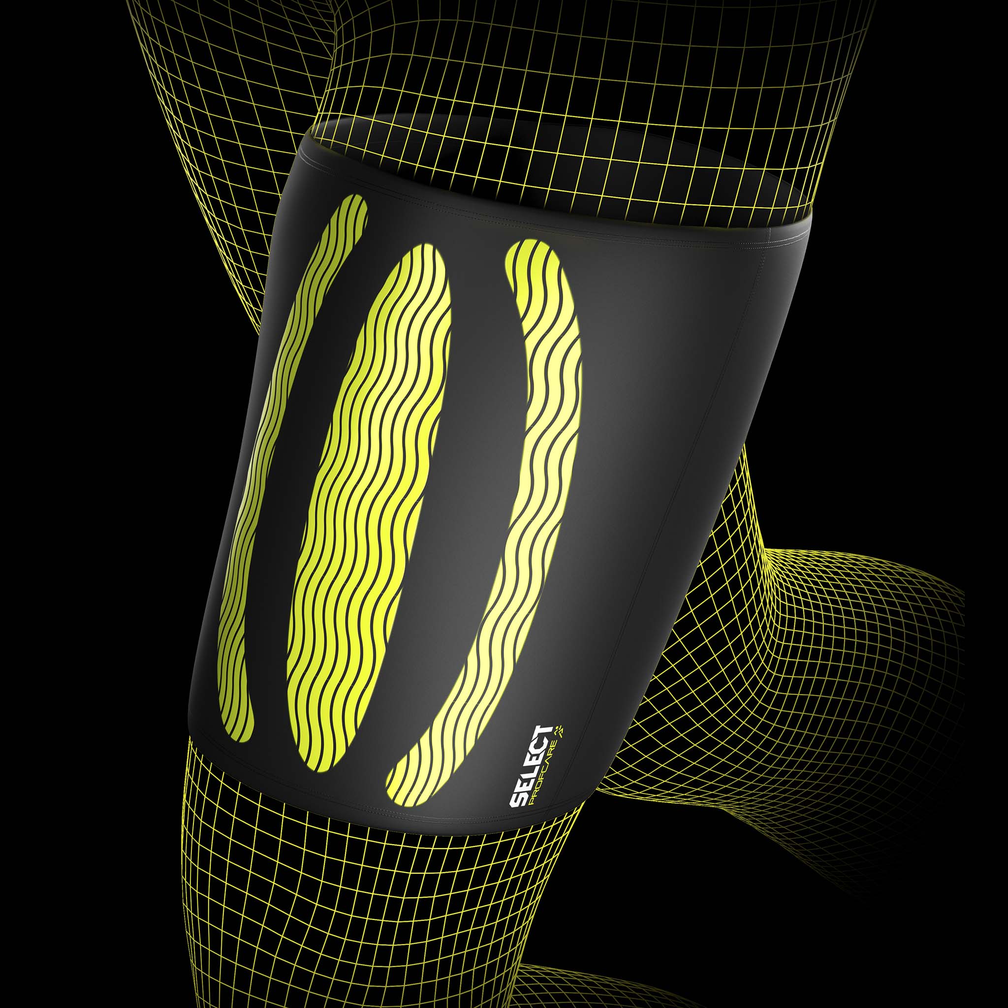 Svart Compression thigh support 6350 med gul design, sportstöd, närbild på fotbollsspelares lår
